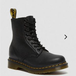 Dr. Martens Pascal Virginia Leather Boots